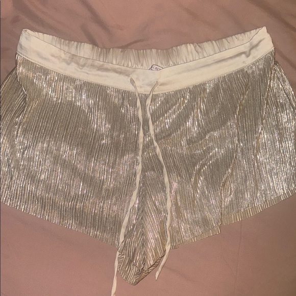 VS| Shine Pleated Metallic Gold Lounge Pajama Short​s - Picture 5 of 8